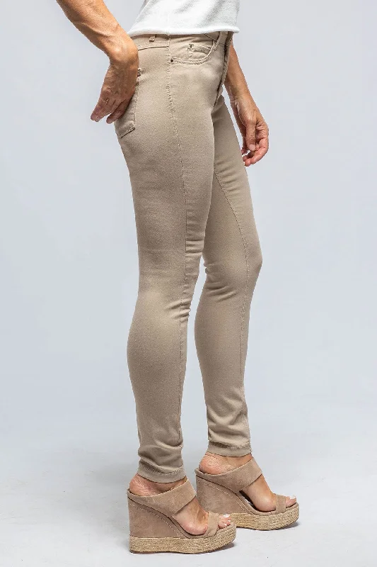 Simple Style MAC Dream Skinny in Sand